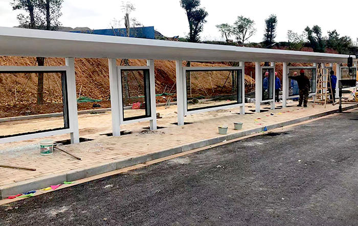 河北衡水加長款公交站臺(tái)候車亭安裝完成-圖片2