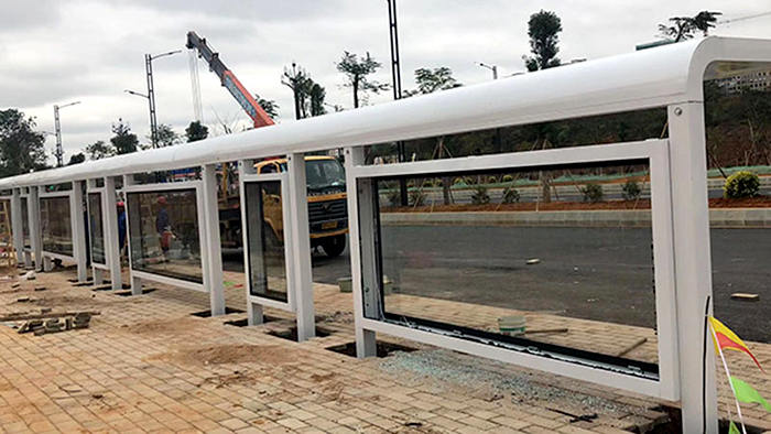 河北衡水加長款公交站臺(tái)候車亭安裝完成-圖片3